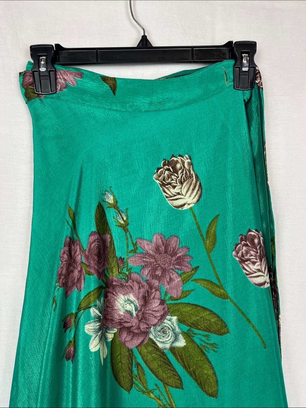 Bundle of 2 Boho Magic Wrap Skirts: Abstract Floral and Green Floral Sequin - Picture 3 of 9